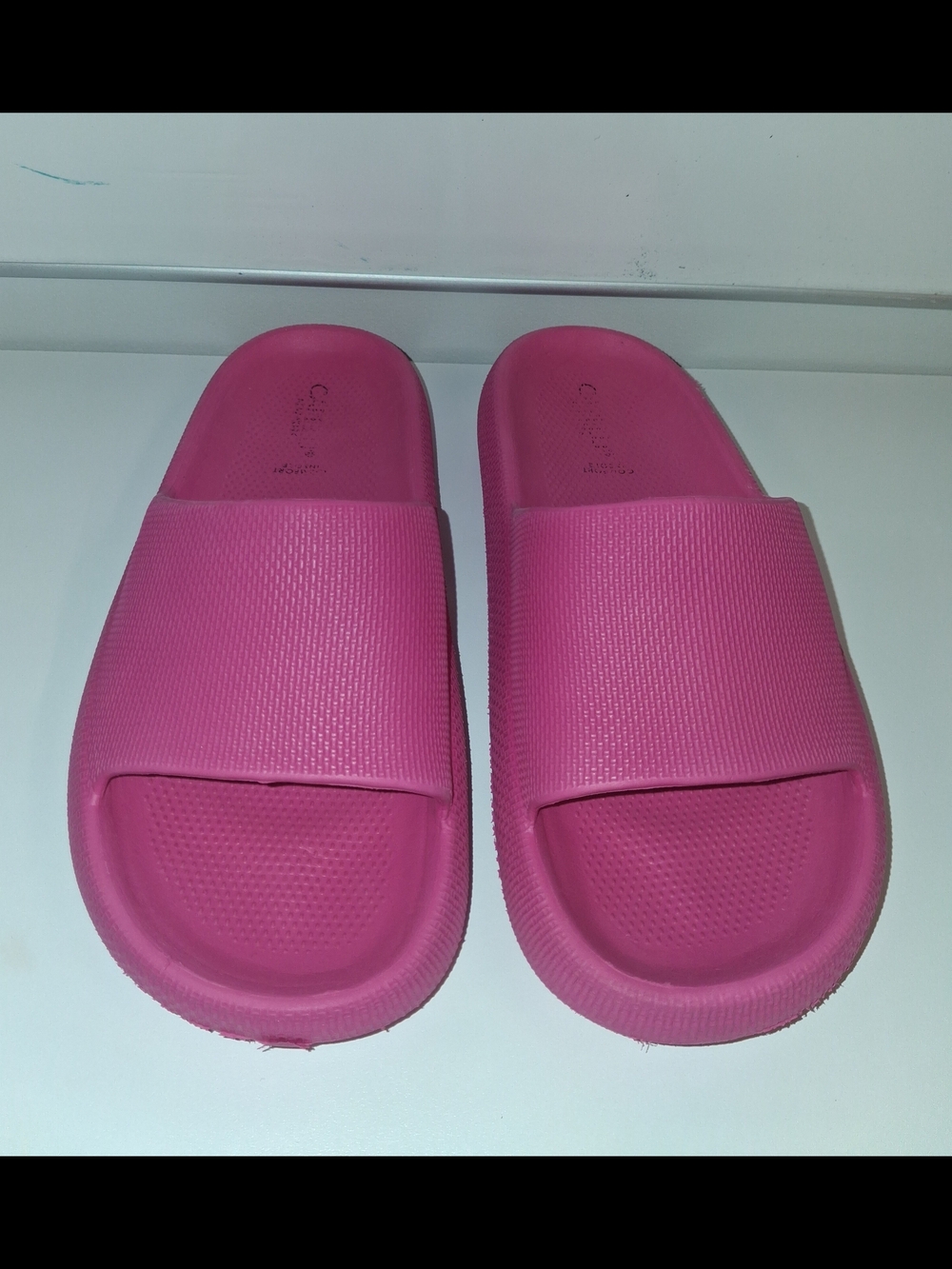 1 Pair of Capelli New York girls' slide sandals